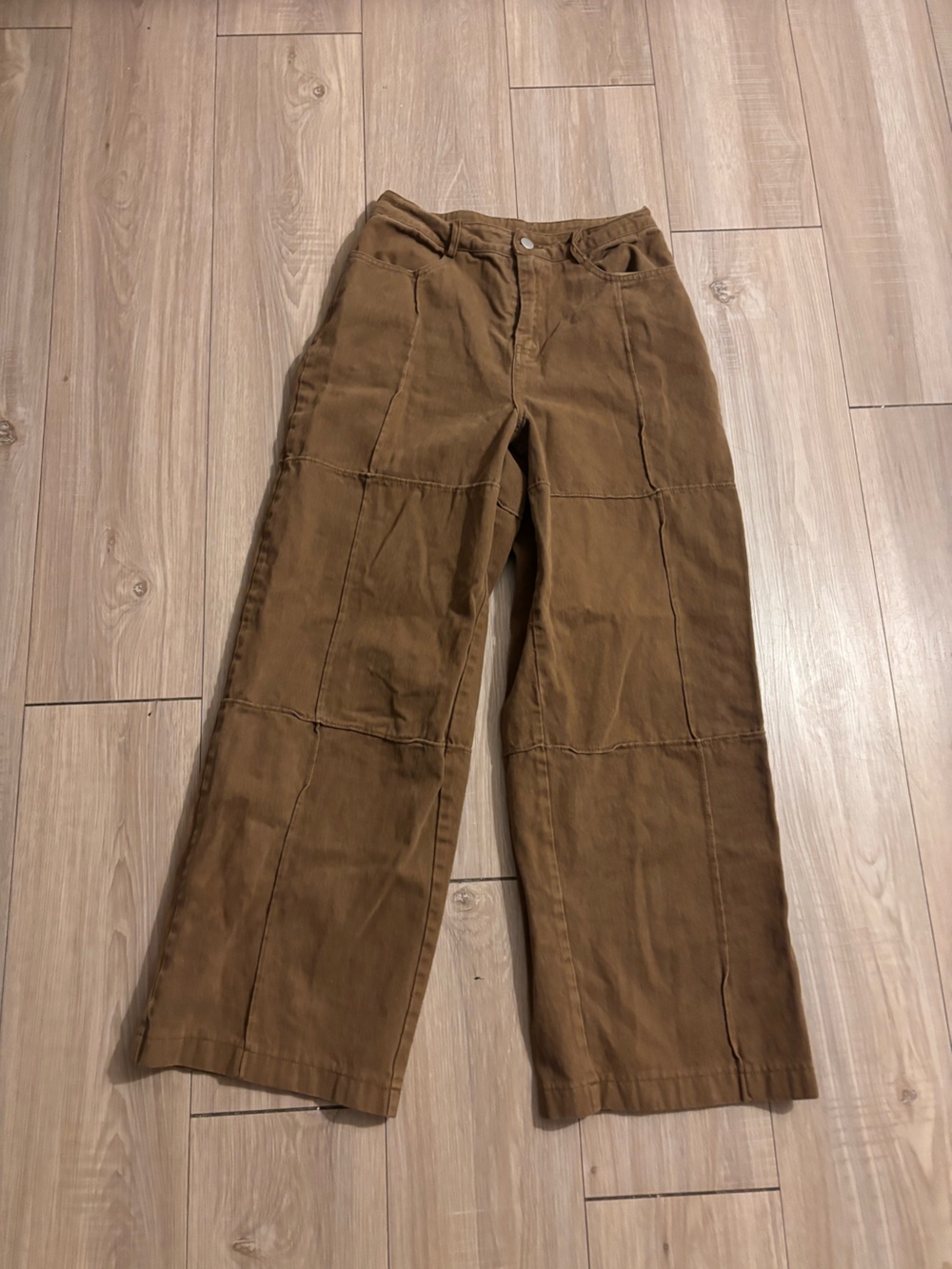 Le Lis Women’s Cargo Pants in Brown